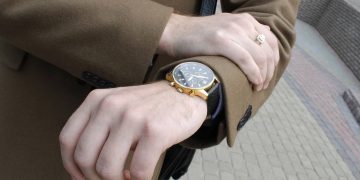 Dispositivo de ouro 18 quilates em casa pode valer uma fortuna, revela mercado de luxo