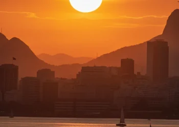 Rio de Janeiro registra maior temperatura de 34,2°C e prevê chuvas fracas no fim de semana