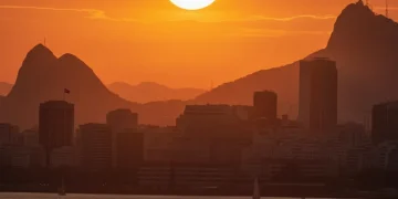 Rio de Janeiro registra maior temperatura de 34,2°C e prevê chuvas fracas no fim de semana