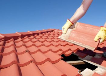 Infiltrações em paredes e telhados: causas, sinais e medidas preventivas