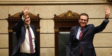 Eduardo Paes deixa prefeitura do Rio após oito anos; vice Eduardo Cavaliere assume o cargo