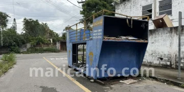 Moradores de Maricá cobram retirada de trio elétrico abandonado com riscos à saúde e segurança
