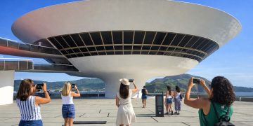 Neltur lança projeto ‘Turistando com elas’ para promover turismo feminino em Niterói