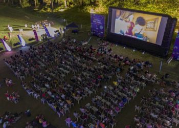 Cinema ao ar livre em Iguaba Grande oferece sessões gratuitas de 19 a 21 de março