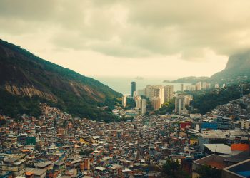 Obras na Rocinha representam avanço, mas cidade precisa de planejamento contínuo