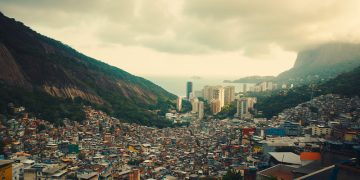 Obras na Rocinha representam avanço, mas cidade precisa de planejamento contínuo