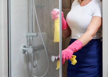 Dicas para manter o vidro do banheiro limpo e livre de manchas e embaçado