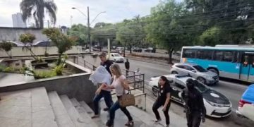 Polícia prende advogada suspeita de ajudar suspeitos no ataque a tiros contra colega em Niterói