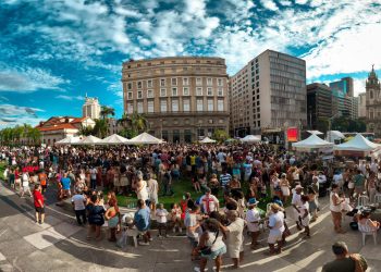 Centro do Rio recebe edição especial da Feira das Yabás com samba e cultura afro-brasileira