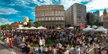 Centro do Rio recebe edição especial da Feira das Yabás com samba e cultura afro-brasileira