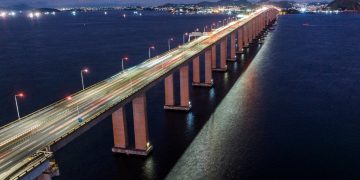 Temporal no Rio causa interdição parcial da Ponte Rio-Niterói e alagamentos