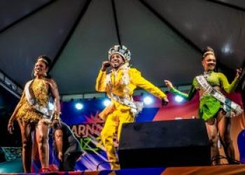 São Gonçalo celebra retorno do Carnaval com desfile de 14 escolas de samba após uma década