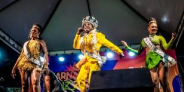 São Gonçalo celebra retorno do Carnaval com desfile de 14 escolas de samba após uma década