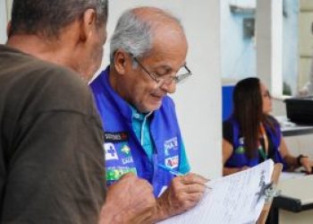 Profissionais de saúde oferecem atendimento e vacinação a população em vulnerabilidade no Centro Pop do Mutondo