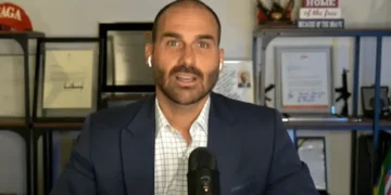 Ministro do STF condena Eduardo Bolsonaro por difamação contra Tábata Amaral