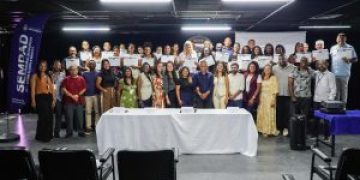 Agentes acolhedores de São Gonçalo concluem capacitação sobre redes de apoio a dependentes