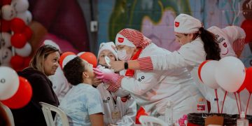 Mega triagem realiza tratamento odontológico gratuito para jovens em vulnerabilidade no Rio