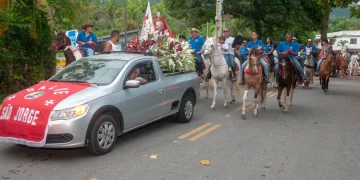 Festa de São Jorge em Maricá combina fé, música e cavalgada no Espraiado