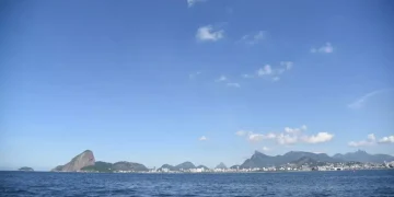 Projeto Águas da Guanabara supera 2 mil toneladas de resíduos removidos na recuperação da baía