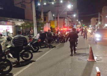 Fiscalização em Niterói apreende cinco motos por irregularidades e aborda mais de 100 motociclistas