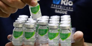 Vacinação contra a influenza no Rio de Janeiro é suspensa temporariamente, com doses reservadas às escolas