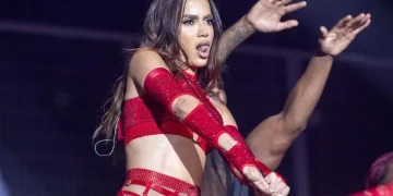 Anitta é convidada por Shakira para show de Réveillon em Copacabana
