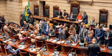 Câmara do Rio rejeita reconhecimento de ambulantes da orla como patrimônio cultural