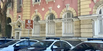 Mulher de 54 anos é presa por injúria racial em bar de Niterói