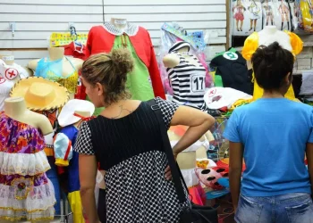 Lojistas do Rio estimam aumento de 2% nas vendas com show gratuito de Shakira em Copacabana