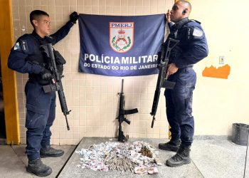 Polícia apreende fuzil, drogas e prende suspeitos em operação na Vila Ipiranga