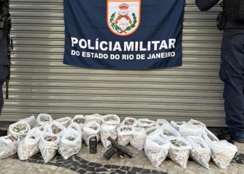 Polícia apreende pistola, drogas e materiais ilegais em operação no Jardim Bom Retiro