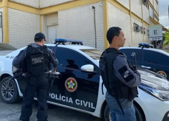 Polícia apreende canetas emagrecedoras e produtos ilegais em ônibus vindo do Paraguai