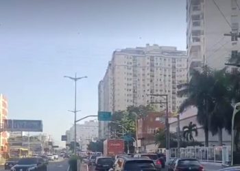 Acidente na Avenida Jansen de Melo provoca congestionamentos na Roberto Silveira e Marquês do Paraná