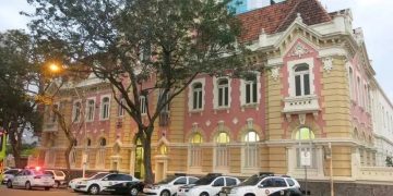 Homem foragido por ameaça e stalking contra ex-companheira é preso em Niterói