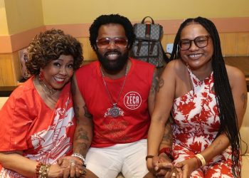 Alcione, Xande de Pilares e Teresa Cristina participam de feijoada no Bar do Zeca Pagodinho