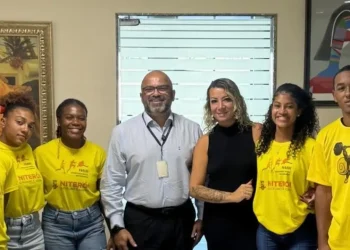 Cinco jovens do Caramujo conquistam bolsas integrais para ensino superior pelo projeto esportivo PESC
