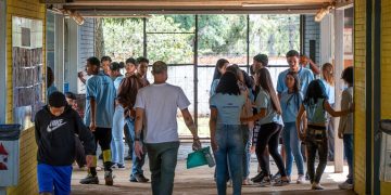 Programa Pé-de-Meia ajuda a reduzir abandono escolar no Rio de Janeiro