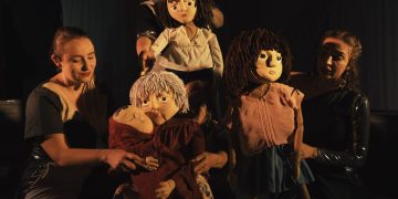 Espetáculo “Assombros” do Coletivo Paraíso Cênico aborda medo e encanto com teatro de sombras