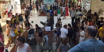 Preços de produtos para o Dia das Mães variam entre alta e queda, refletindo cenário econômico