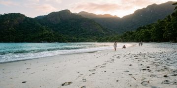Praia do Sono, reserva ecológica de Paraty, só acessível por trilha ou barco