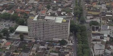 Incêndio no Hospital Albert Schweitzer exige remoção de pacientes na pediatria