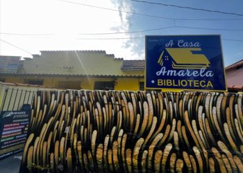 Biblioteca A Casa Amarela no Rio de Janeiro apoia famílias com autistas e oferece sala sensorial