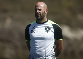 Botafogo confirma retorno de Franclim Carvalho como técnico até 2027