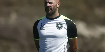 Botafogo confirma retorno de Franclim Carvalho como técnico até 2027