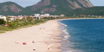 Enseada de Itaipu e Camboinhas: praias calmas, piscinas naturais e sítio arqueológico de 8 mil anos