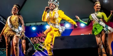 São Gonçalo retoma carnaval de rua após dez anos com desfile de escolas de samba