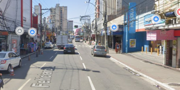 Desfile de escolas de samba movimenta centro de São Gonçalo em Carnaval fora de época