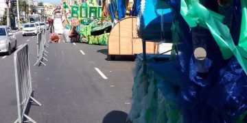 Desfiles de carnaval em São Gonçalo mobilizam preparação e alteram tráfego na região central