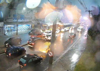 Chuvas intensas provocam alagamentos e transtornos no Rio de Janeiro nesta quinta-feira