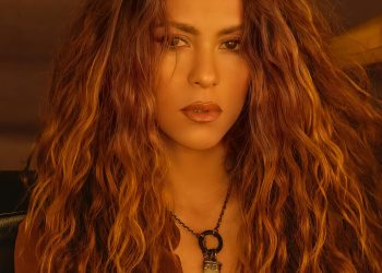 Fãs se reúnem em Copacabana para ensaiar coreografias antes do show de Shakira